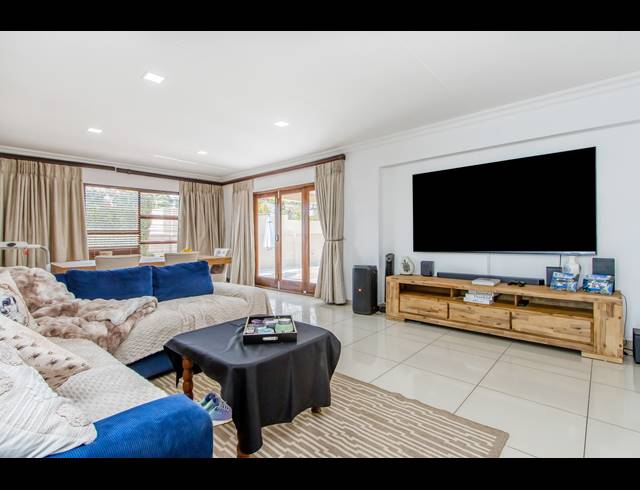 2 BEDROOM HOUSE TO LET IN LONEHILL